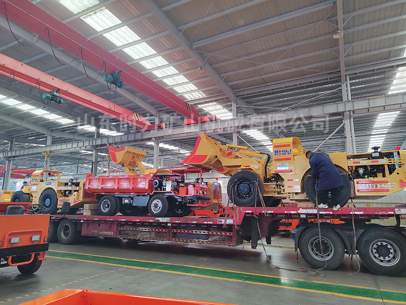 4臺1方內(nèi)燃鏟運(yùn)機(jī)、2臺5噸井下礦山車發(fā)往四川